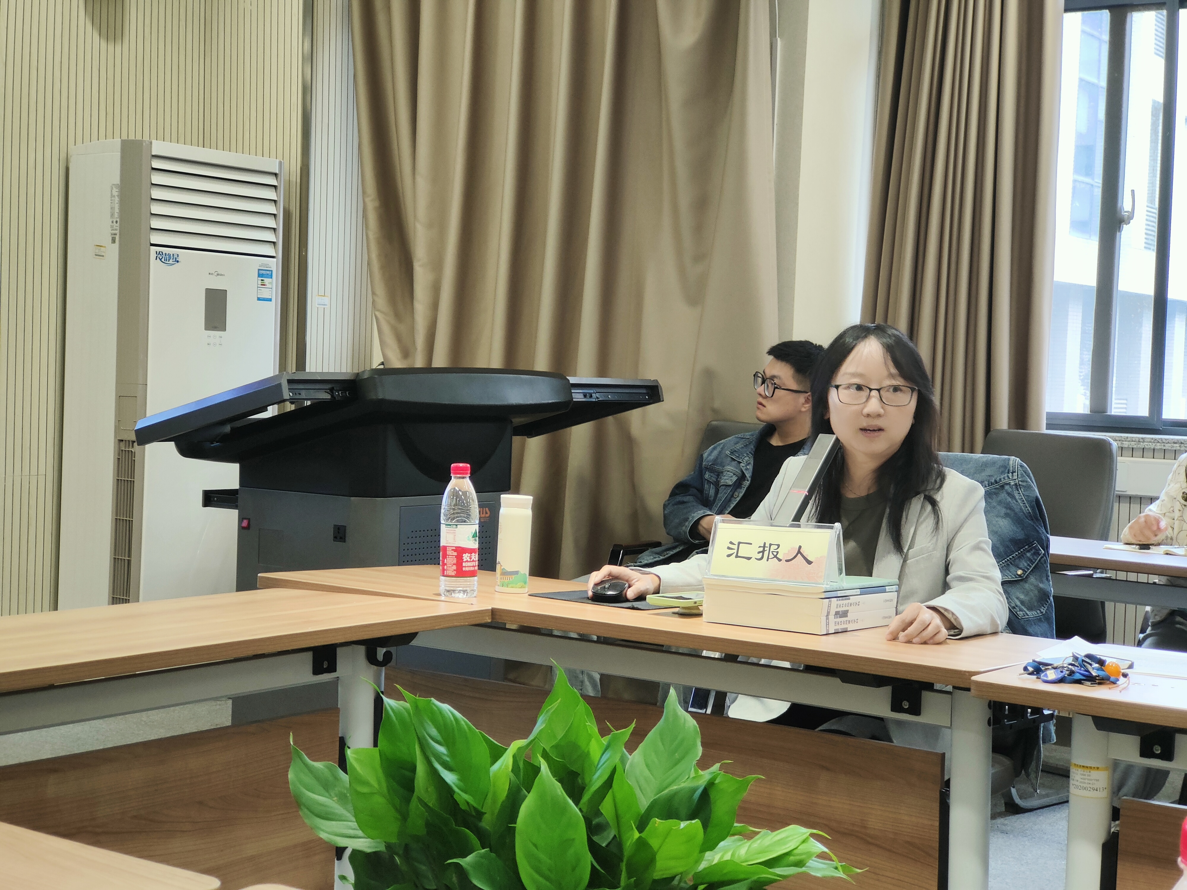 中国农业大学WilliamHill朱晨教授做学术报告.jpg