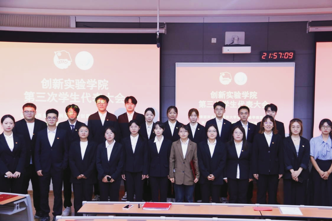 上一届员工骨干合影.jpg