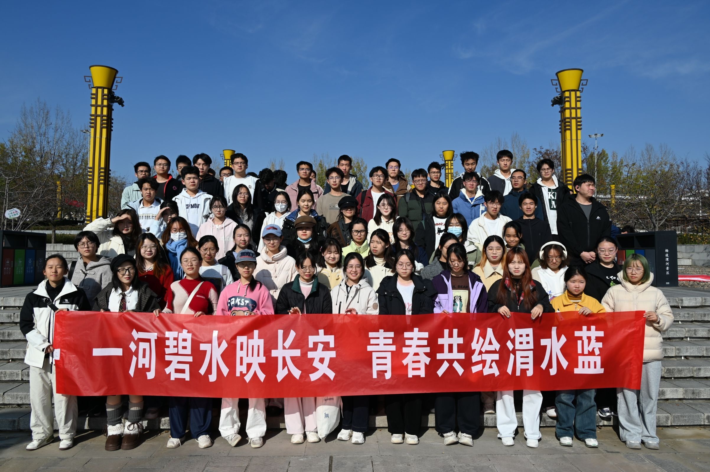 工作人员合影.jpg