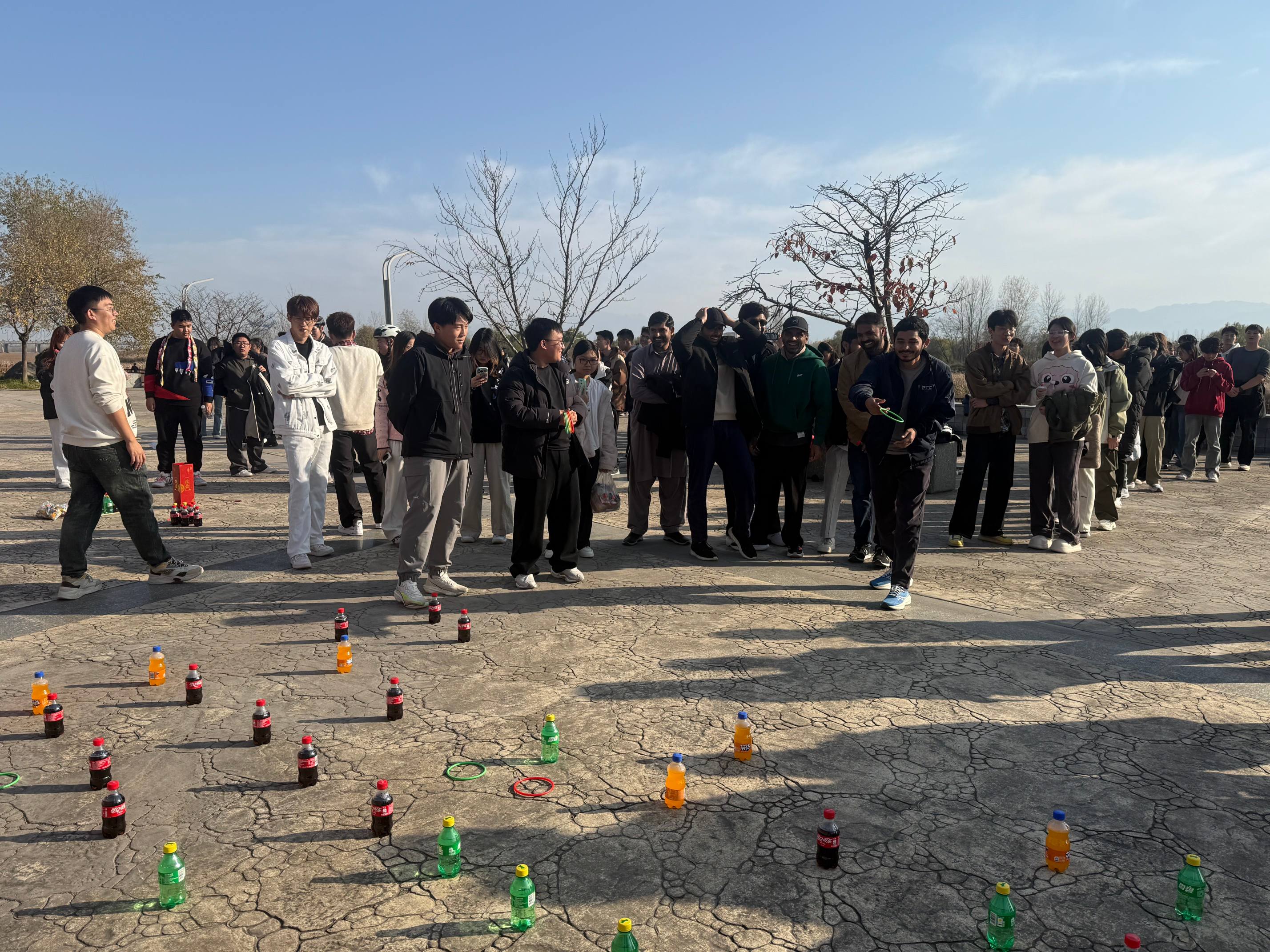 套圈游戏进行中.jpg