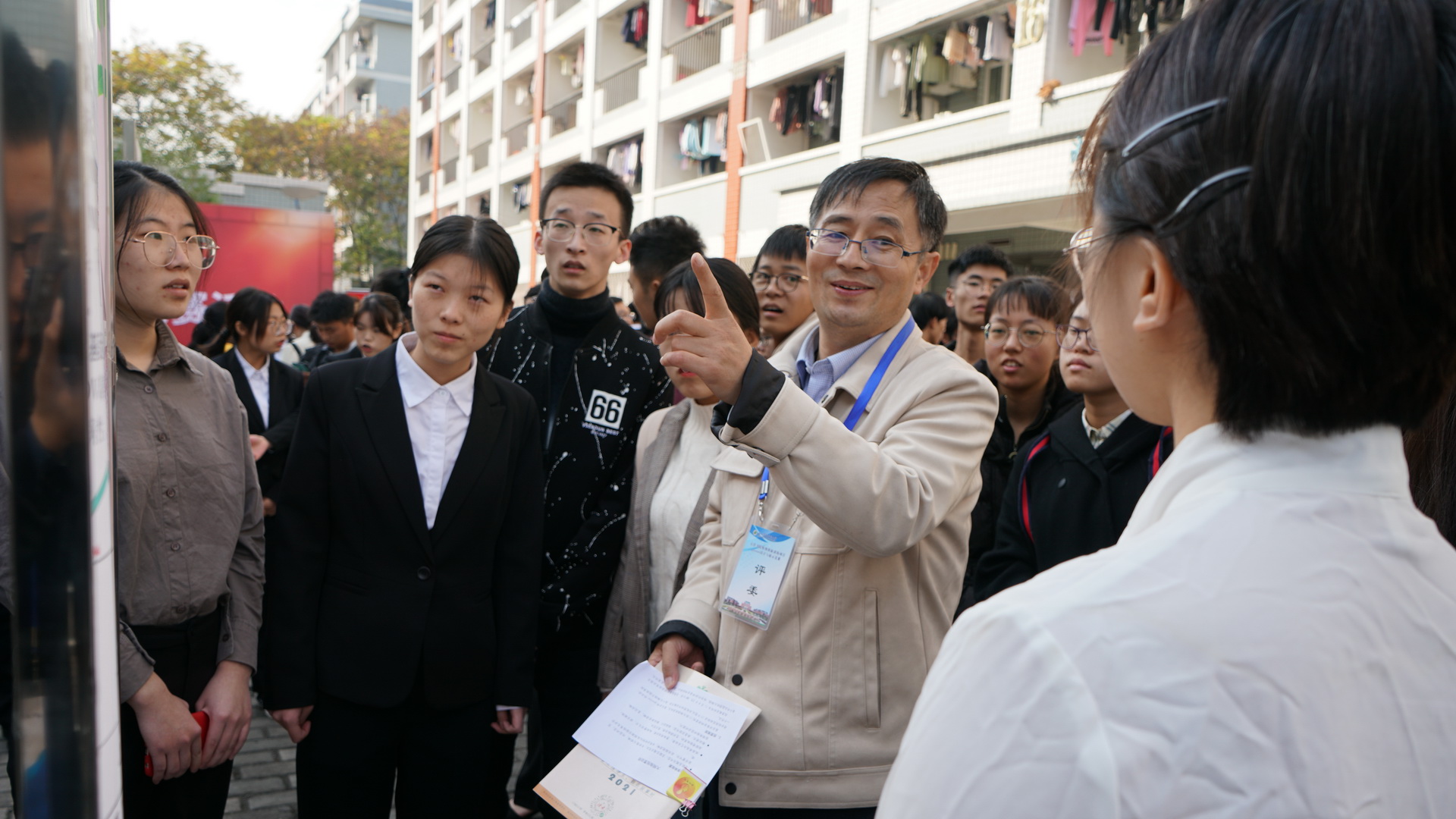 评委老师提出指导意见(1) 评委老师提出指导意见(1)