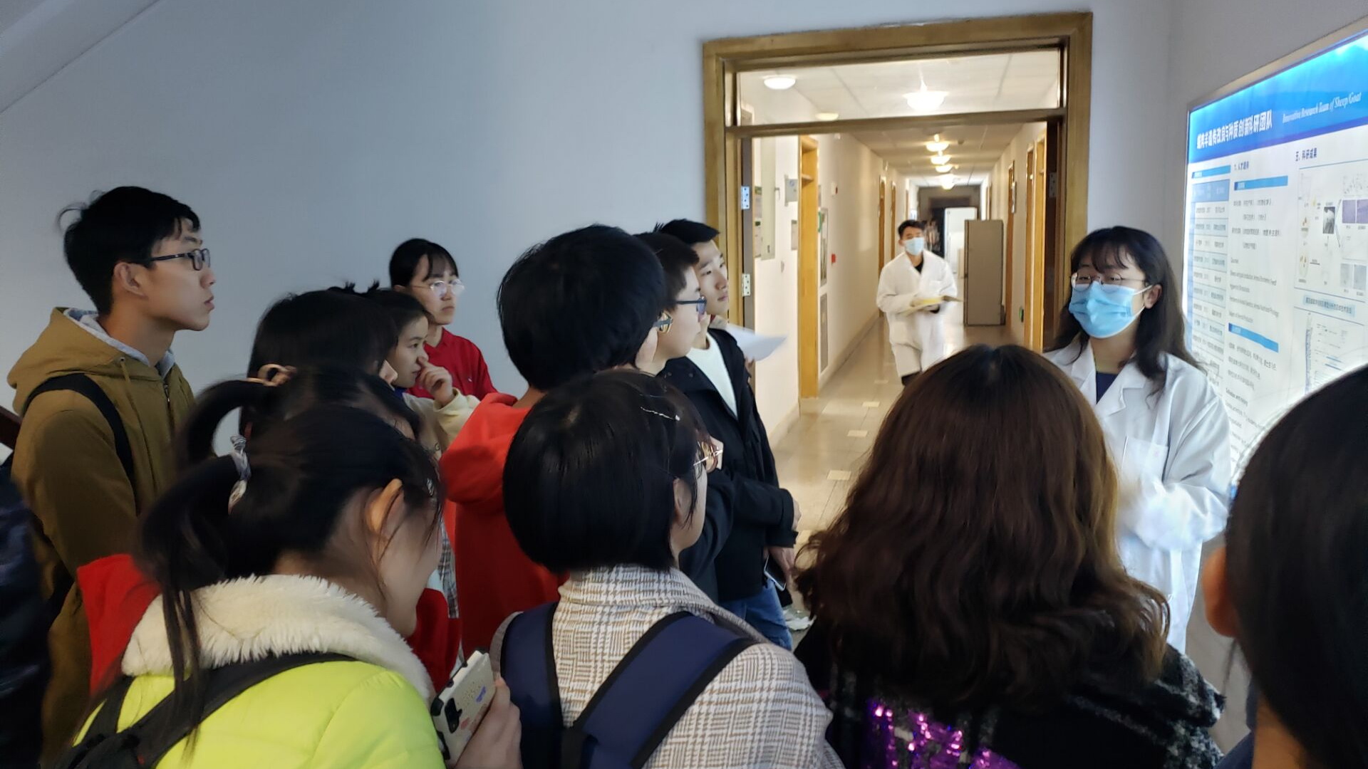 创新学子参观动科公司楼 创新学子参观动科公司楼
