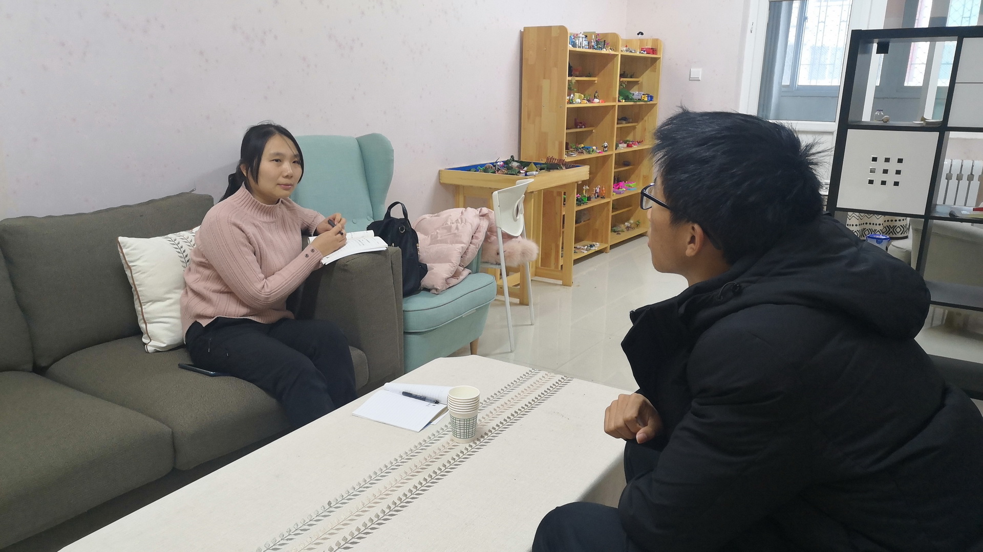 马娟娟老师和班里同学谈话 马娟娟老师和班里同学谈话