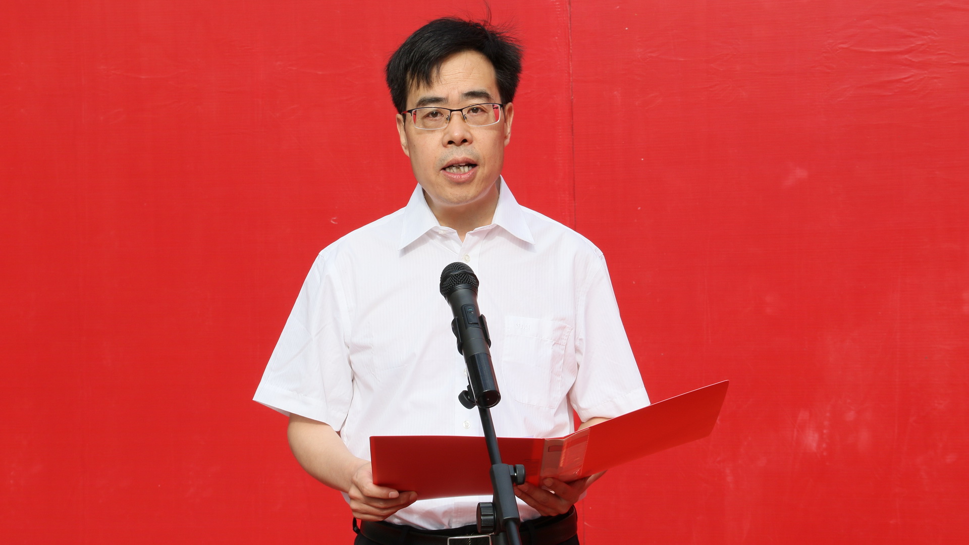 王小平副经理主持典礼