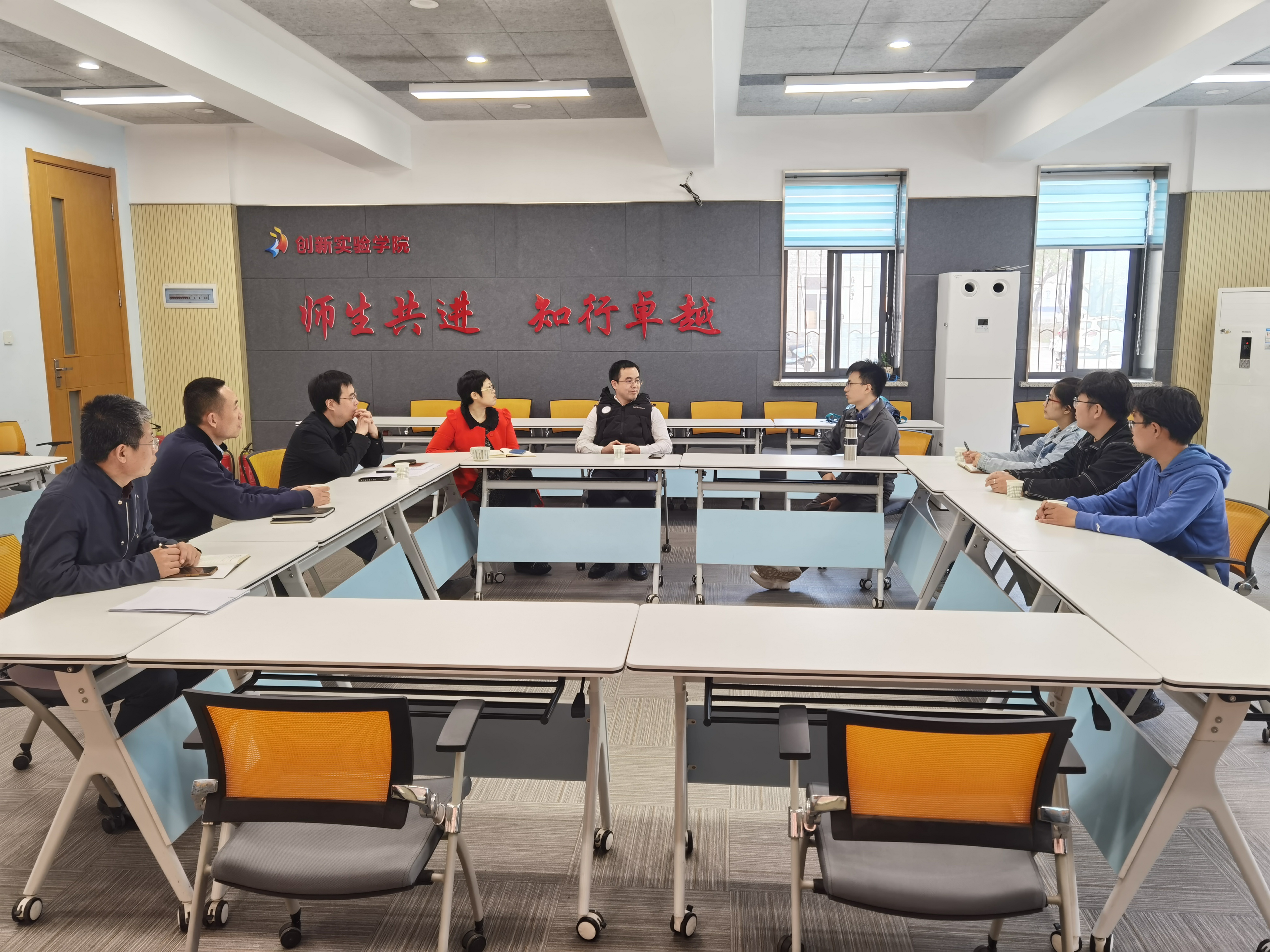 优秀员工回访座谈会