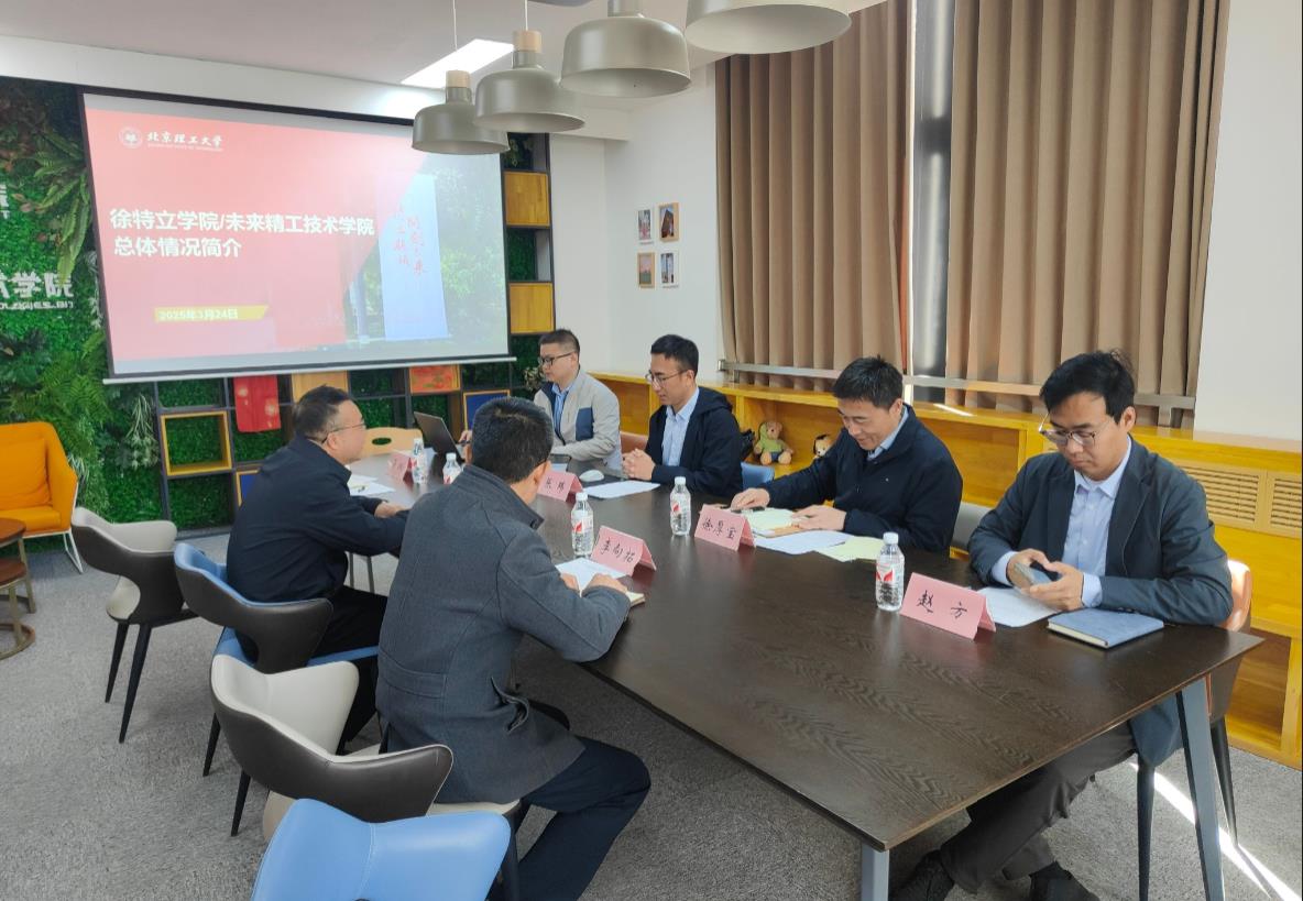 座谈会.jpg