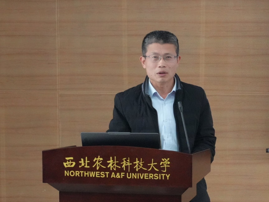 党委副书记李向拓对本次选拔赛发表点评总结.jpg