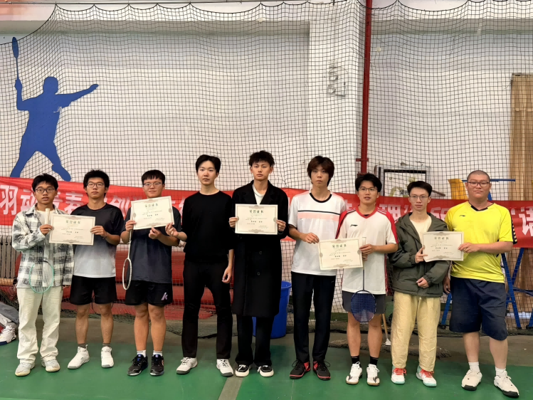 获奖学子合影留念.png