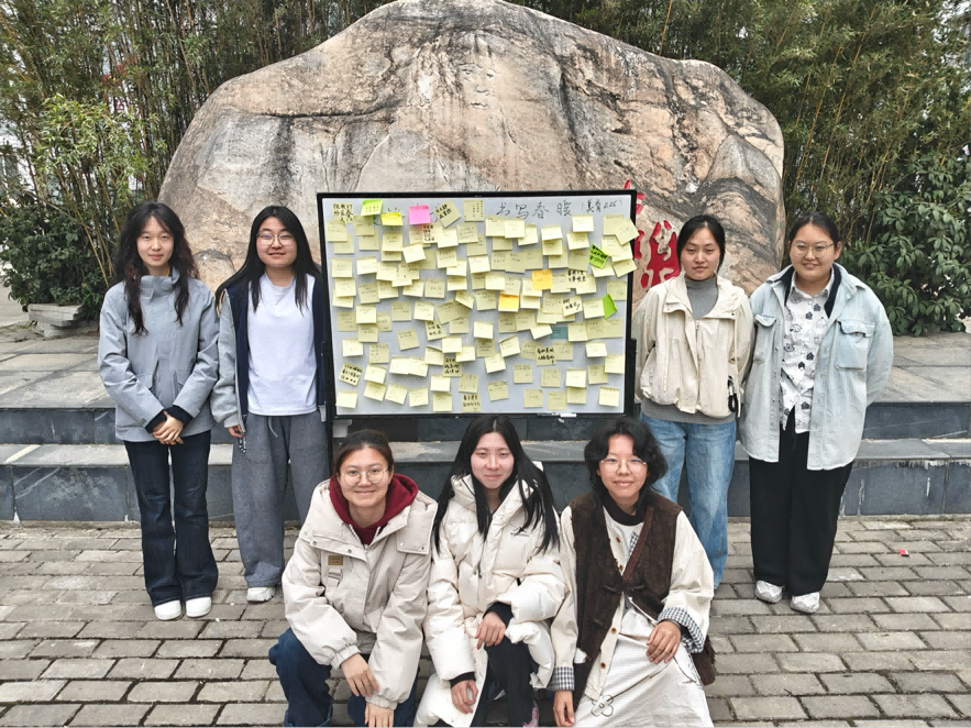现场工作人员合影留念.png