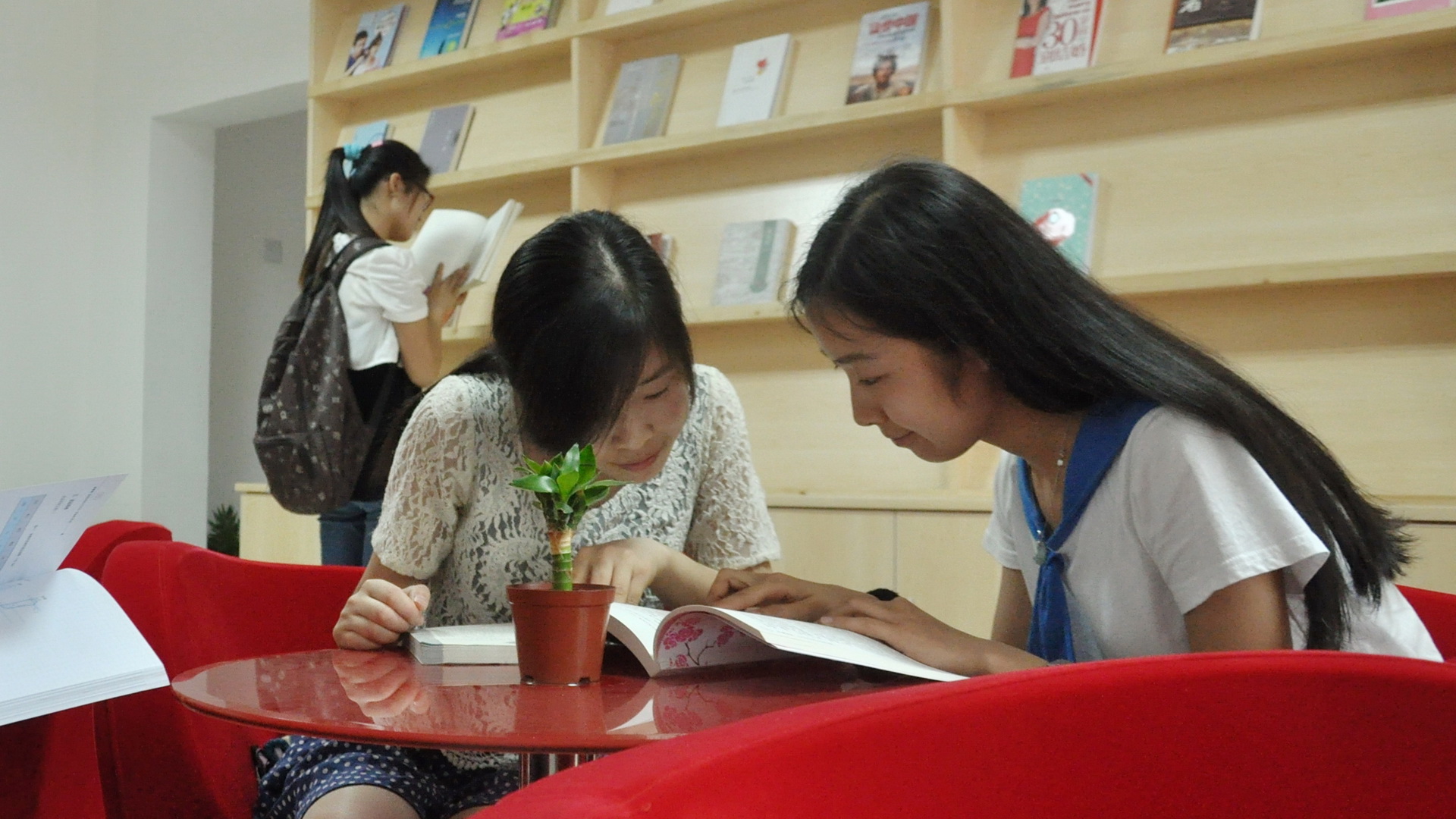 在女性书屋分享智慧