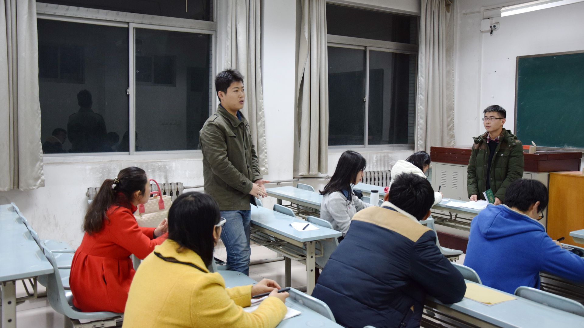 员工党支部支部开展学习