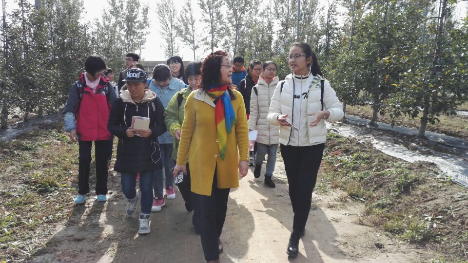 公司员工赴白水苹果试验站开展基地教学实习
