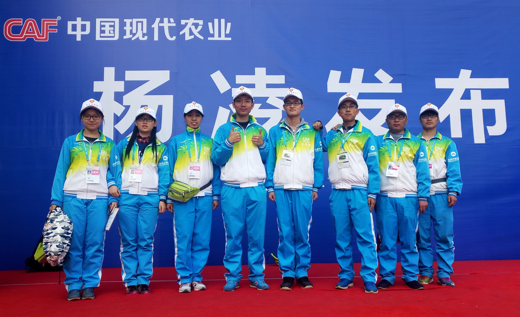 创新实验公司部分志愿者合影留念