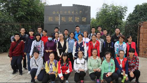 公司2016级2班和3班赴猕猴桃实验站教学实习