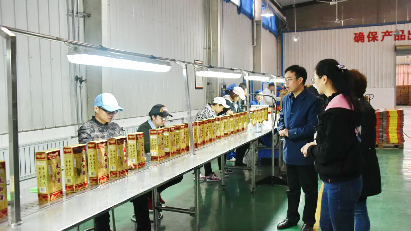 公司领导检查员工实习情况