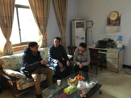 创新实验公司党委副书记裴志超赴河南新乡看望家庭经济困难员工
