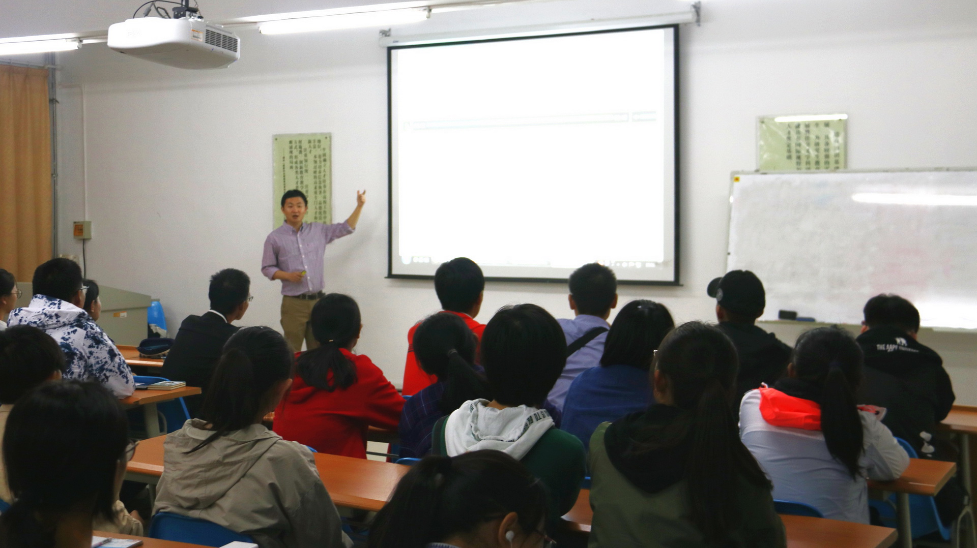 项军老师与公司学子共话英语学习