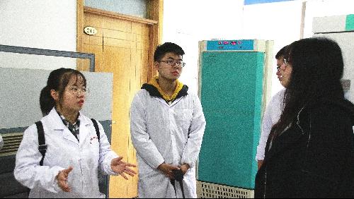 同学向学姐提出自己的问题