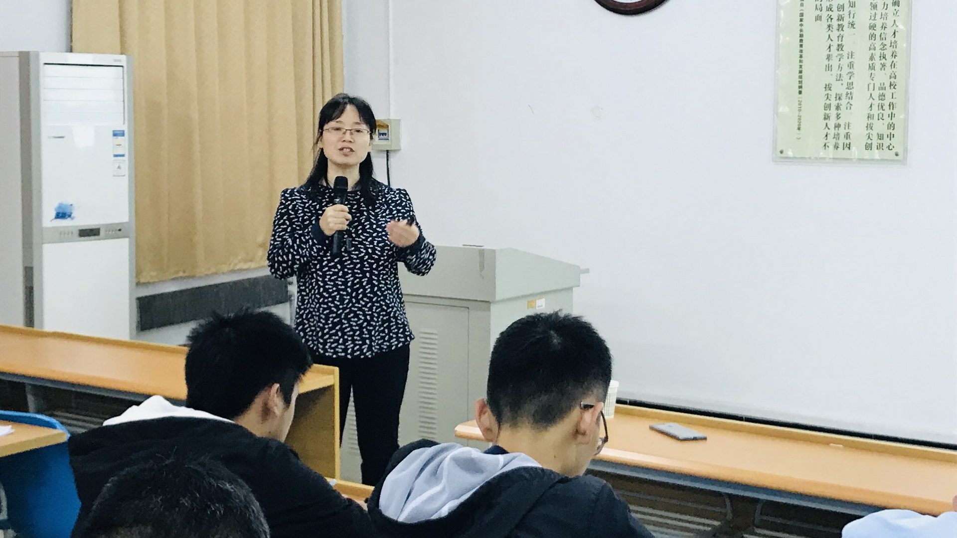西安杨森黄英英研究员在公司作学术报告